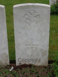 Etaples Military Cemetery - Taylor, W J